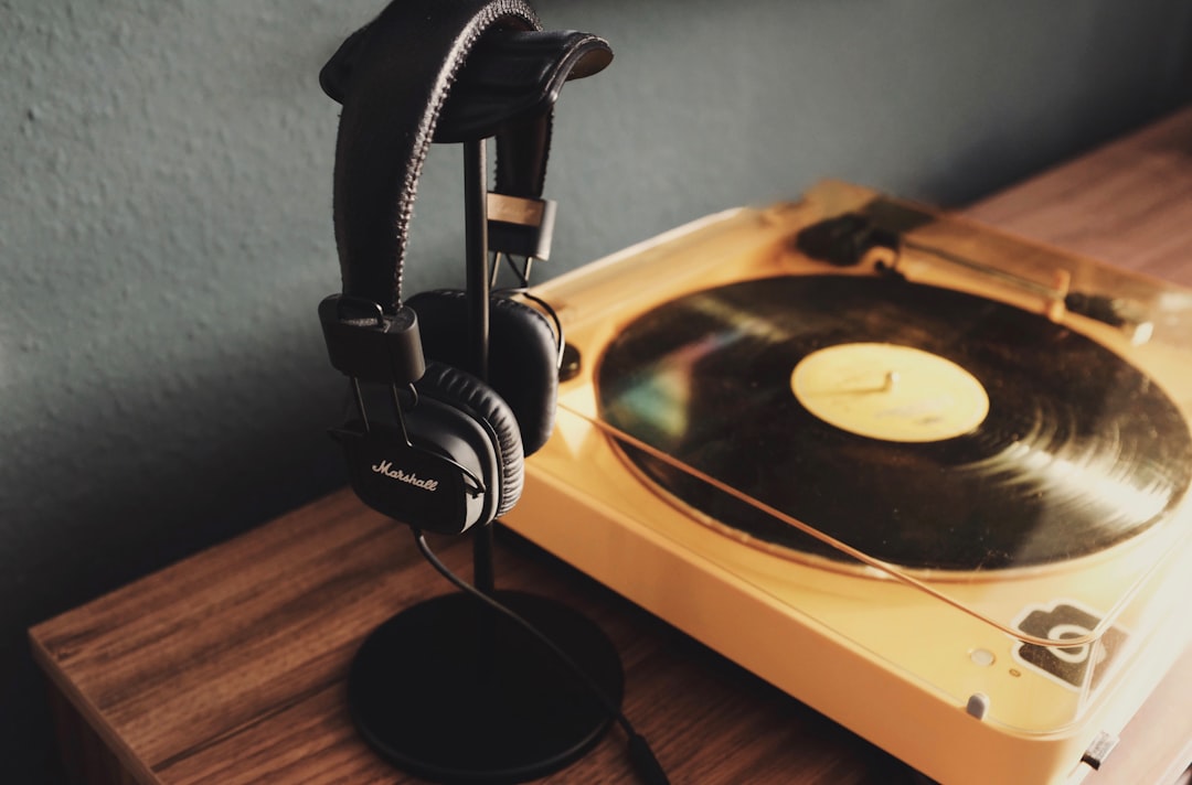Listen to Old Music Now Offline: Top Apps and Tips